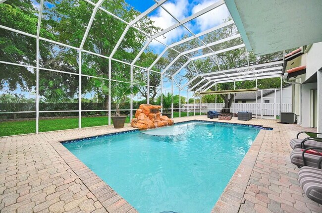 Building Photo - Southwest 111th Terrace, Miami, FL 33176 - 5 BR 3.5 BA single-family home