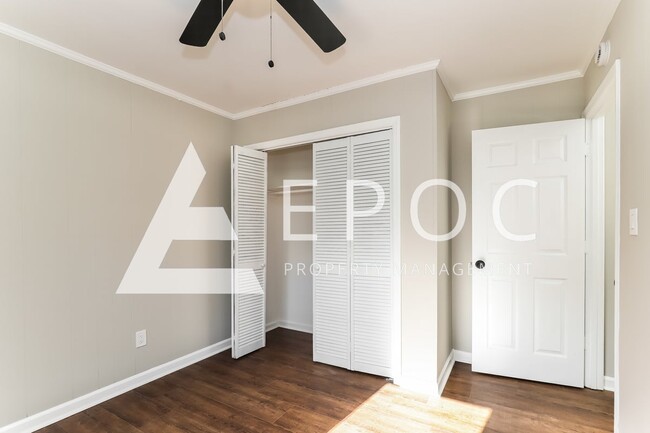 Building Photo - 634 S Elm St