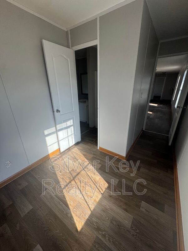 Building Photo - 3000 US-11