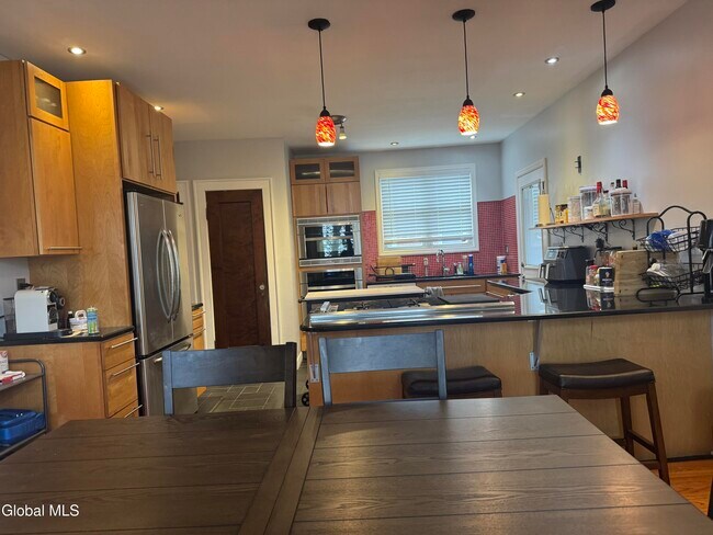 Building Photo - 186 S Allen St