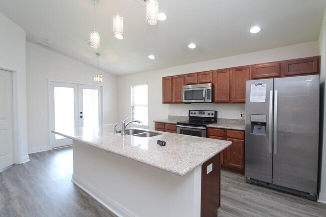 Building Photo - Updated 3-Bedroom, 2-Bath Home with Modern...