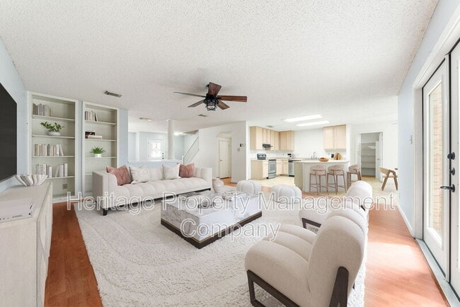 Building Photo - 17427 Sapphire Rim Dr