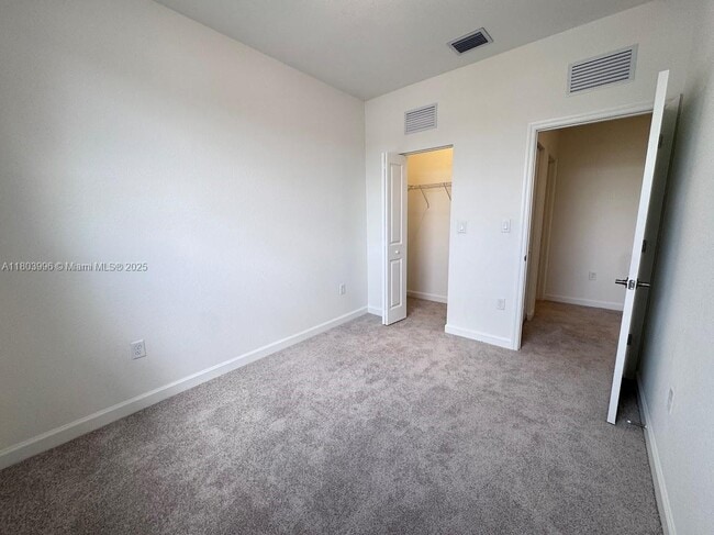 Building Photo - 1182 Palm Dr