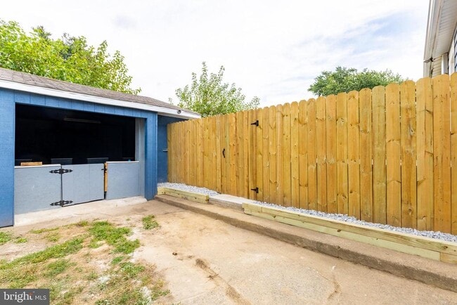 Building Photo - 511 Garfield Ave