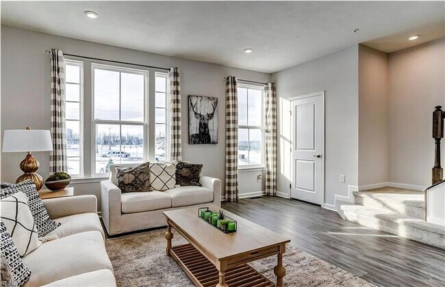 Building Photo - Lovely Townhouse in Benns Grant!