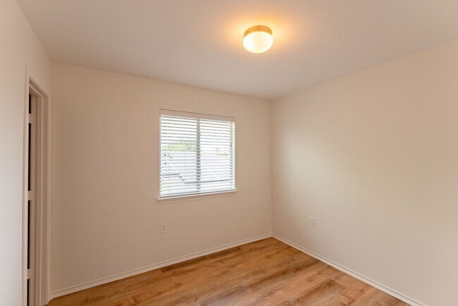 Building Photo - 1225 Anise Dr