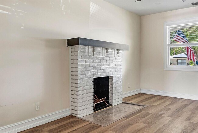 Building Photo - 3451 33rd Ave N