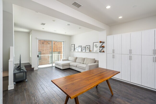 Living Room - 2206 Tom Mix Rd