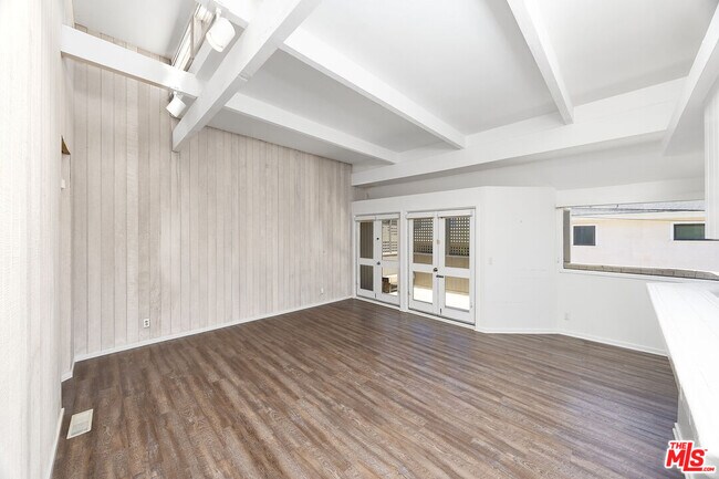 Building Photo - 257 Fairview St