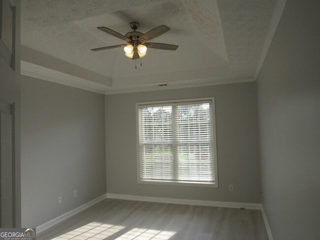 Building Photo - 305 Sunderland Cir