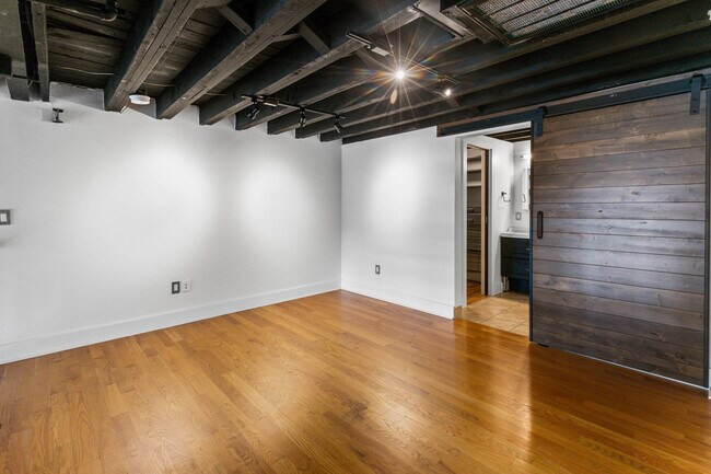 Building Photo - 2003 Brooklyn St