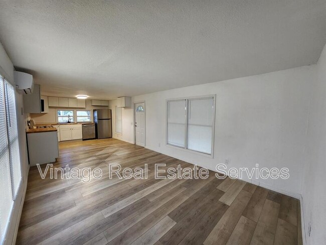 Building Photo - 114 Hillside Dr