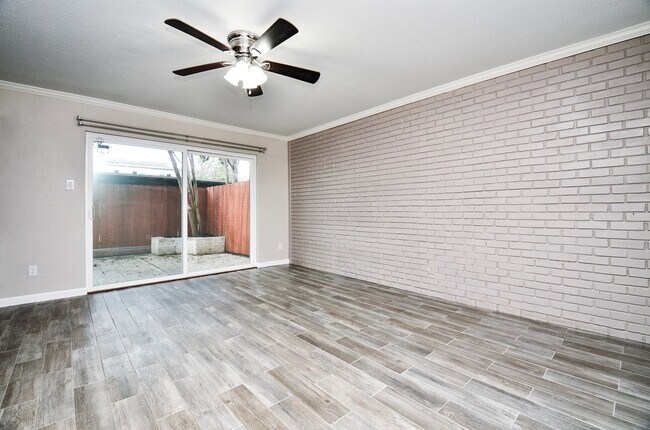 Building Photo - 13074 Trail Hollow Dr