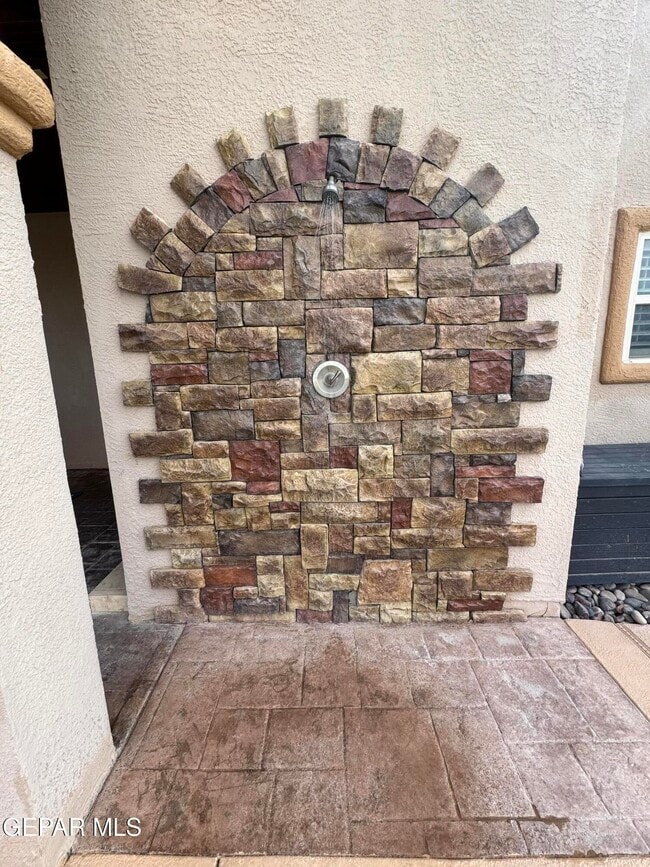 Building Photo - 7381 Black Mesa Dr