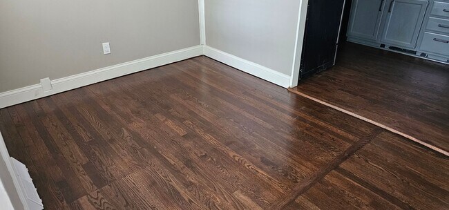 Building Photo - COMING SOON!! Available Soon in SF KCMO