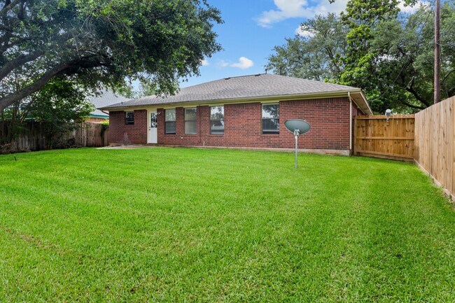 Building Photo - 509 Teal Dr