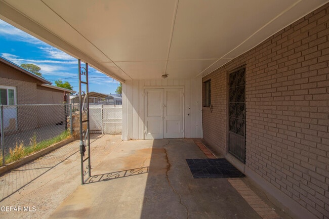 Building Photo - 321 Walsh Ln