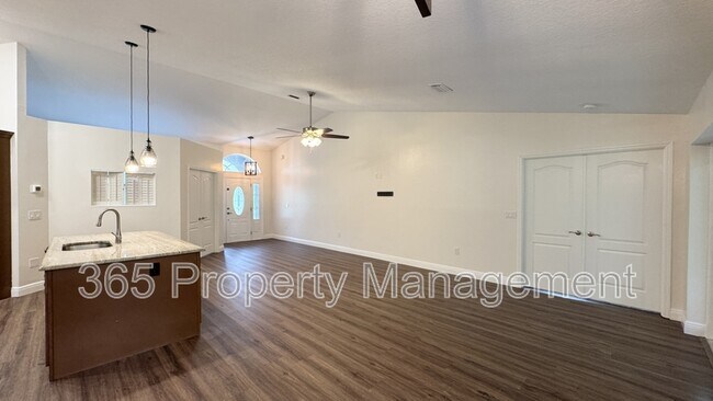 Building Photo - 616 Erin Way