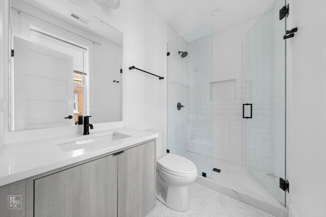 Building Photo - Sunny, Spacious and Beautifully Rehabbed in Avondale with Laundry in-unit