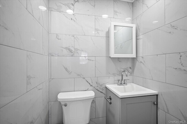 Building Photo - 1684 W 9th St