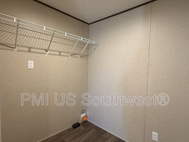 Building Photo - 1866 El Dorado Dr