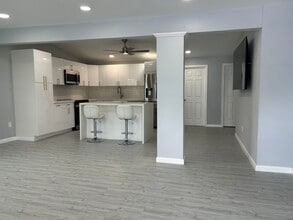 Building Photo - R00282