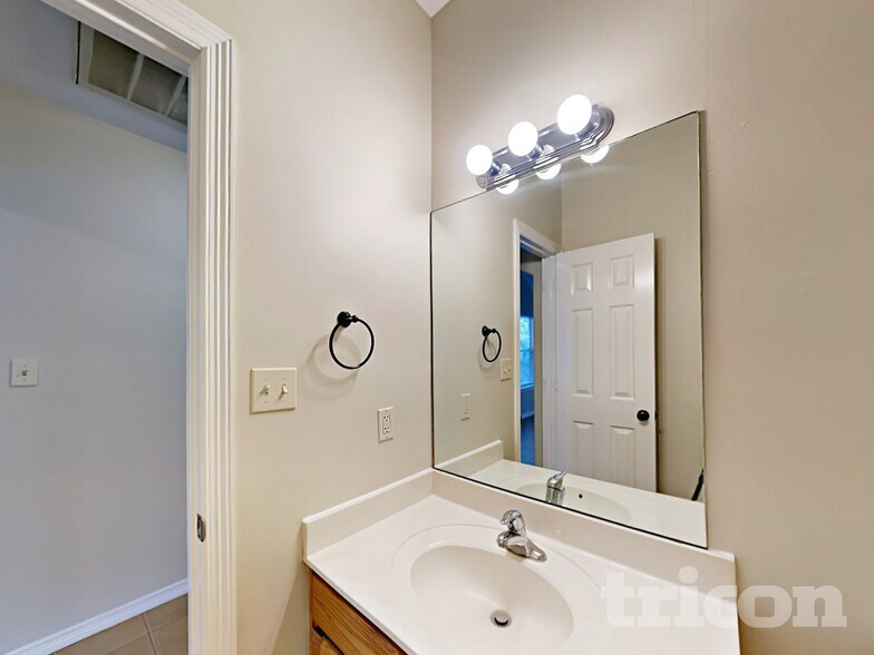 Building Photo - 1414 Ashway St