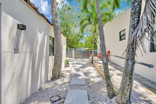 Building Photo - 4721 NW 6th Ave