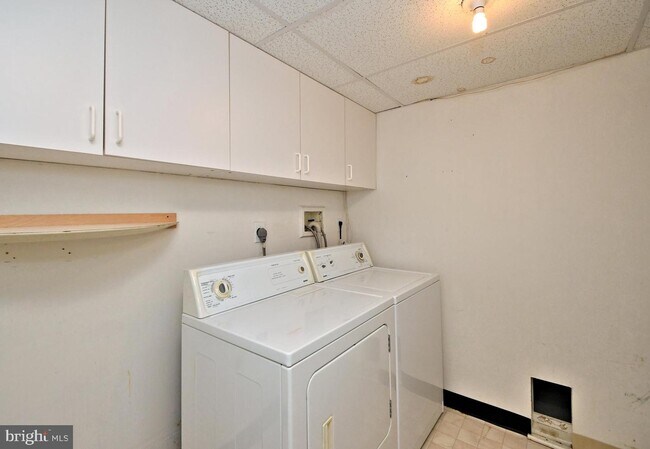 Building Photo - 3435 Westview Dr