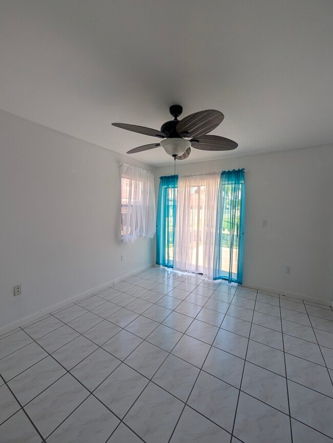 Building Photo - 2711 San Remo Cir