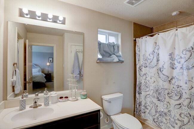 Building Photo - Elegant Two-Story Home in Exclusive Gated ...