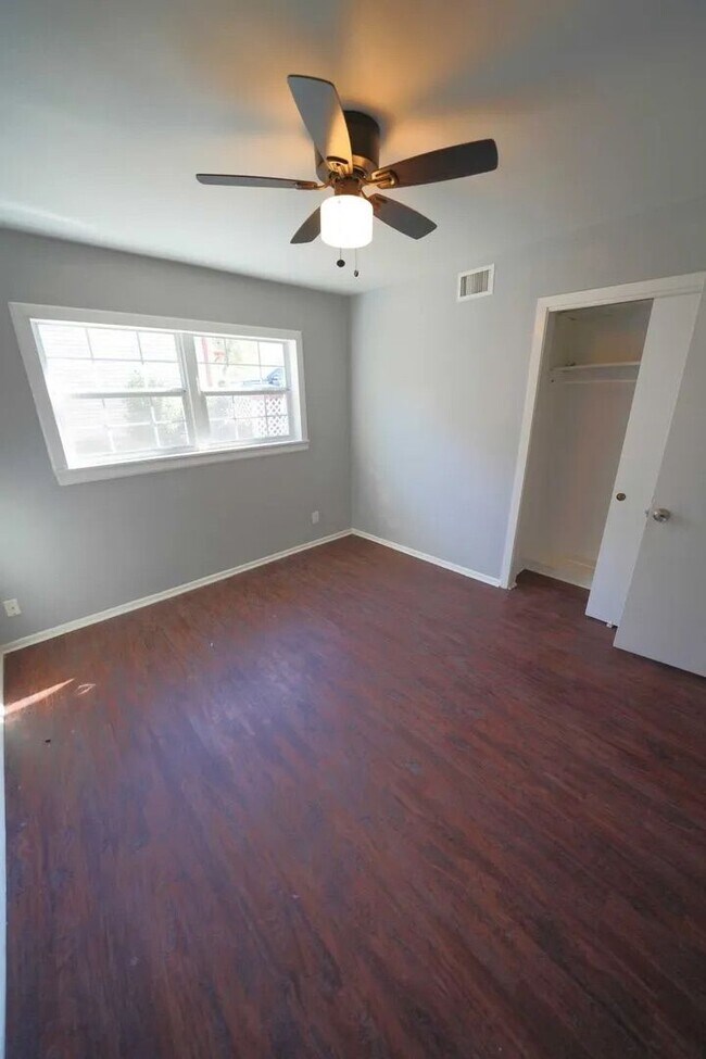 Building Photo - 323 Stockton Dr