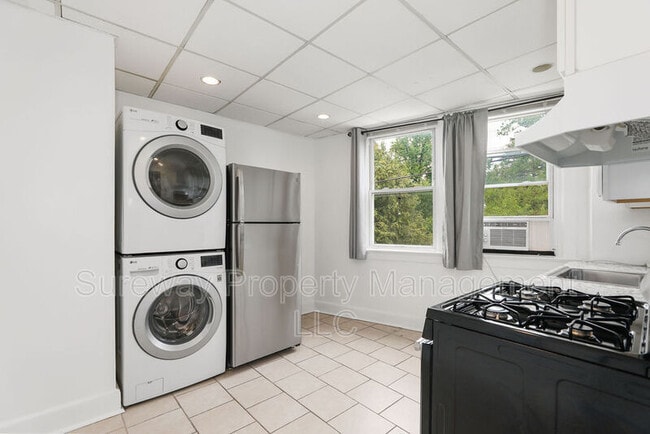 Building Photo - 1036 Collings Ave