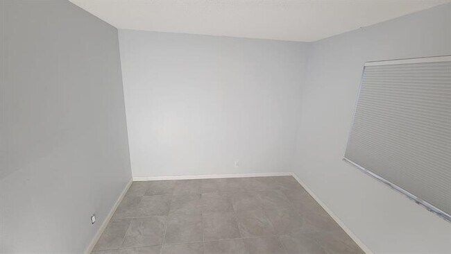 Building Photo - 313 Gardens Dr