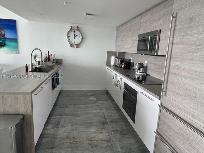 Building Photo - 400 Sunny Isles Blvd