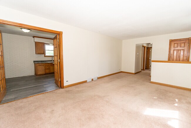 Building Photo - 649 S Wisconsin Ave