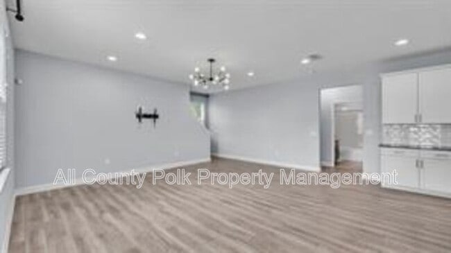 Building Photo - 1095 Woodland Oaks Dr