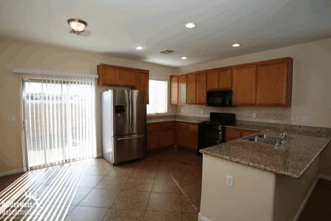 Building Photo - Gorgeous 3Bdm 2Ba Corner Lot Home in a Gat...