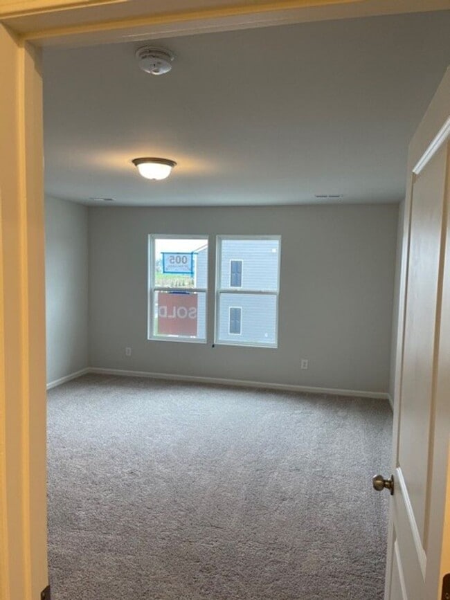 Building Photo - Stunning condo is South Murfreesboro