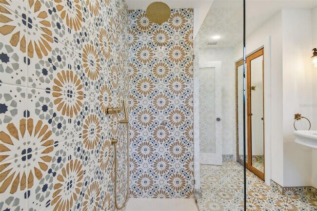 Building Photo - 145 24th Ave SE