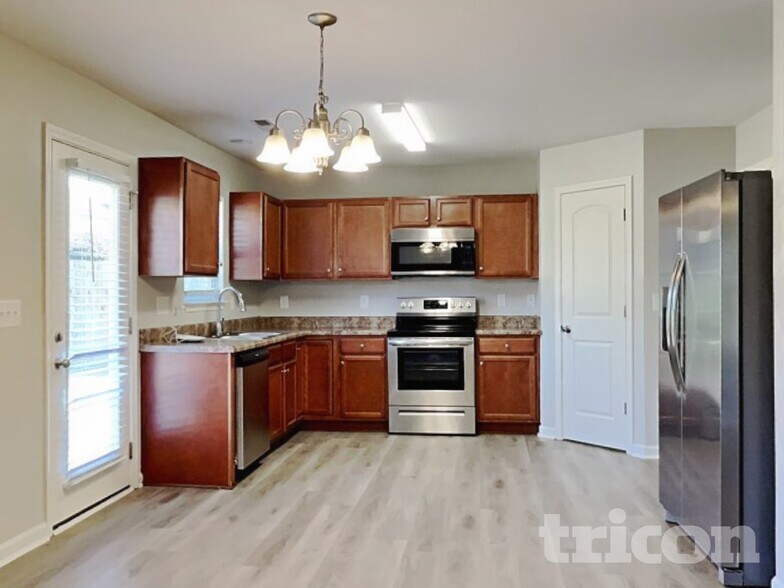 Building Photo - 4818 Kitledge Dr