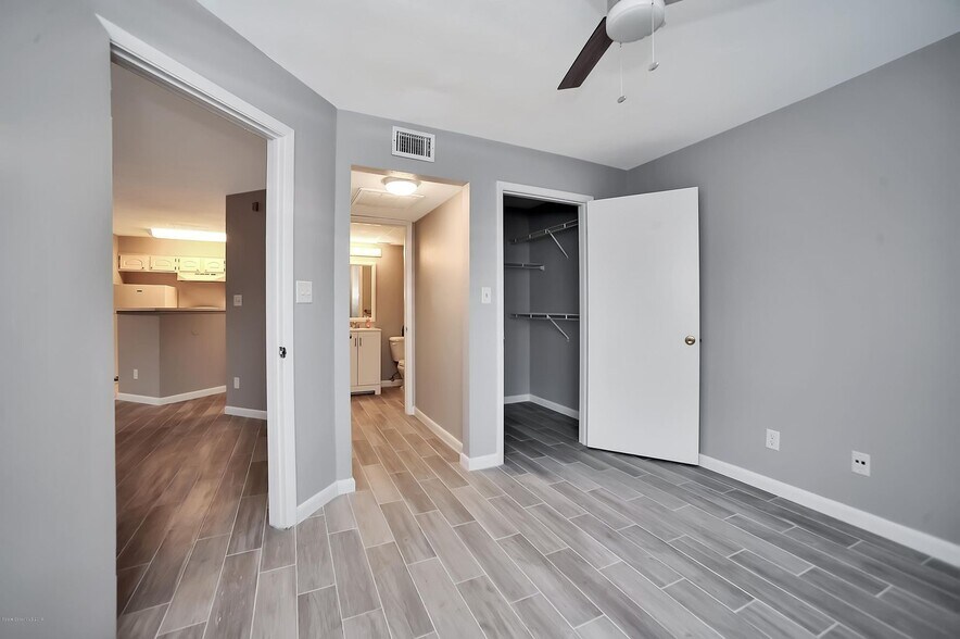 Building Photo - 1801 Island Club Dr