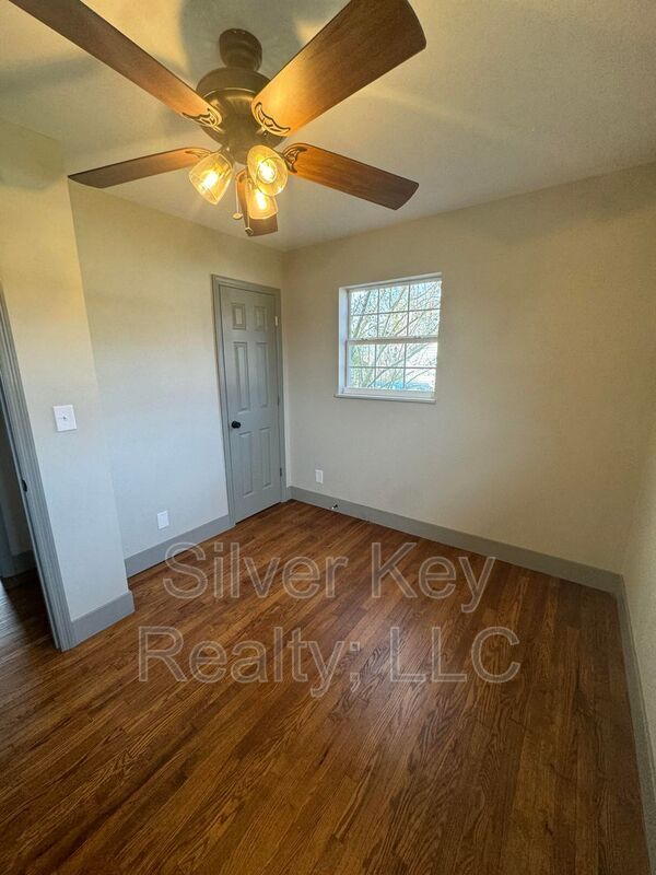 Building Photo - 406 Dodson Ave
