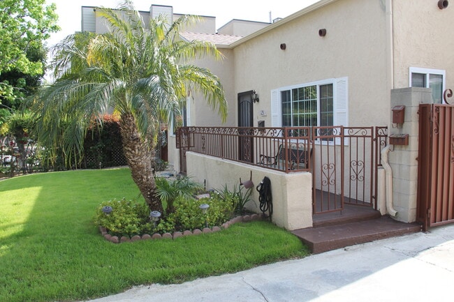 Building Photo - 125 Carr Dr
