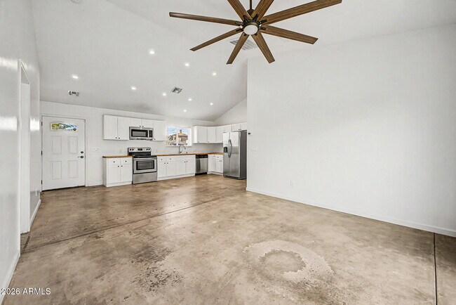 Building Photo - 505 N 16th Ave