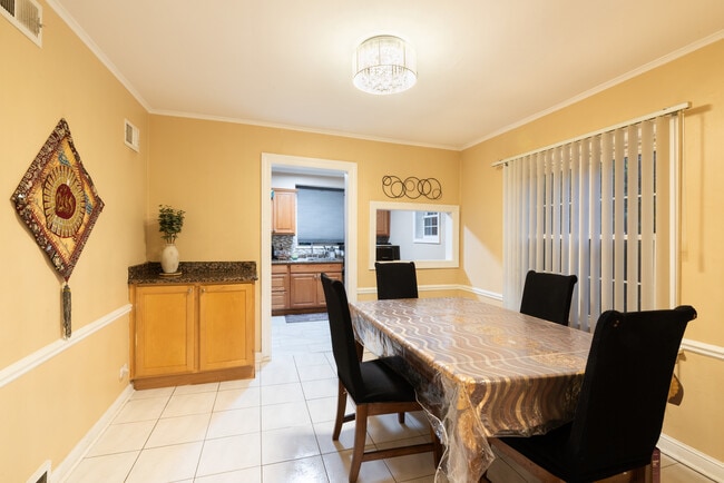 Building Photo - 6415 Drake Ave