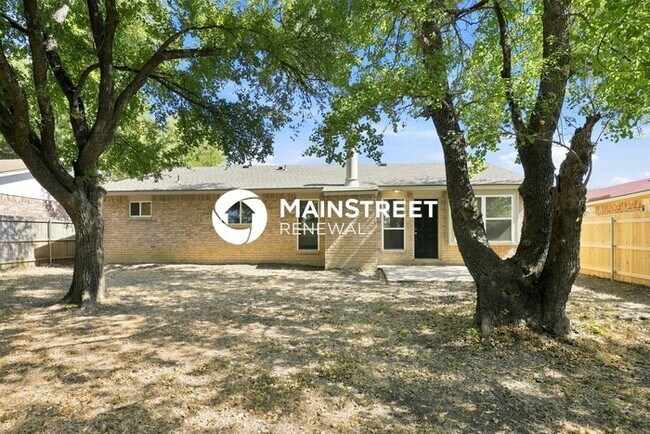 Building Photo - 4 Bedroom Pet-Friendly Home in ARLINGTON, TX with Main Street Renewal