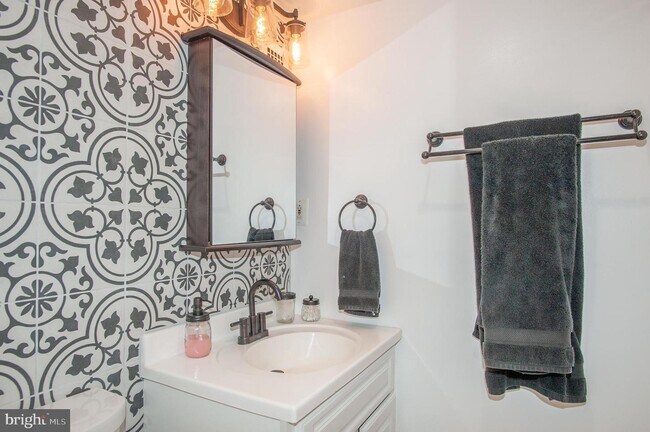 Building Photo - 4501 Arlington Blvd