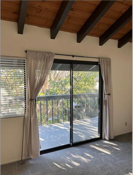 Building Photo - 2115 Carnegie Ln