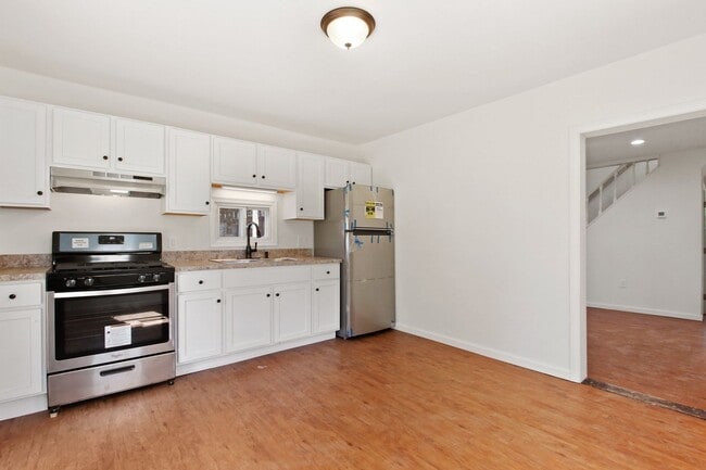 Building Photo - Coming Soon- Charming 2 Bedroom, 1.5 Bath ...